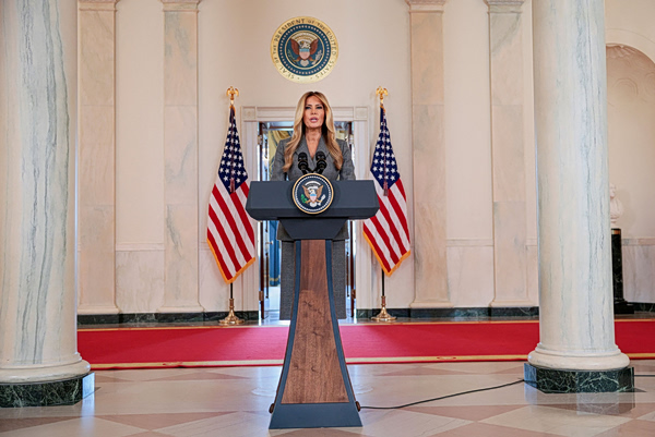 Επιζώσα του Έπσταϊν προς Μελάνια Τραμπ: «Ίσως ήρθε η ώρα να καταθέσετε κι εσύ και ο σύζυγός σου»