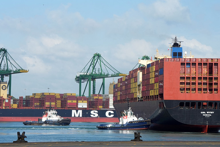 Κίνα: Απαίτησε από τους ευρωπαϊκούς ομίλους Maersk και MSC να αποχωρήσουν από τον Παναμά