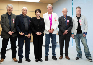 Σανάε Τακαΐτσι προς Deep Purple: «Είστε οι θεοί μου» – Η ροκ πλευρά της πρωθυπουργού της Ιαπωνίας