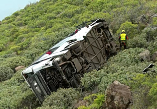 Λεωφορείο με Βρετανούς τουρίστες βγήκε εκτός δρόμου στην Ισπανία – Ένας νεκρός και 27 τραυματίες