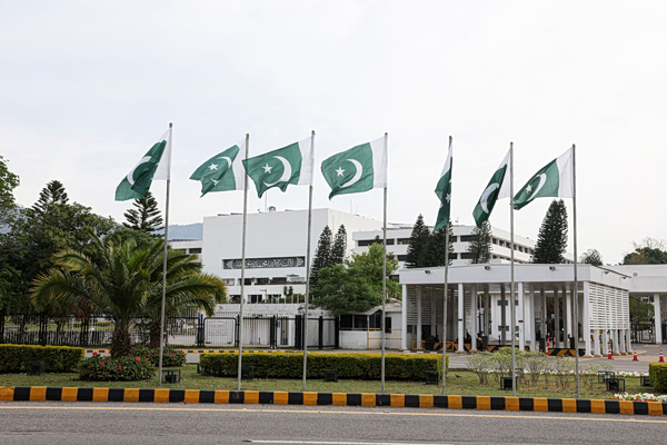 Αναβάλλονται για το απόγευμα οι συνομιλίες στο Ισλαμαμπάντ, λένε ιρανικά ΜΜΕ – Έφτασε στο Πακιστάν η αντιπροσωπεία των ΗΠΑ