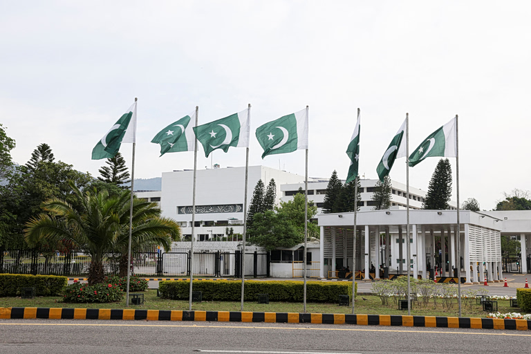 Συνομιλίες ΗΠΑ και Ιράν σε κλίμα αμοιβαίας δυσπιστίας – Αναφορές ότι έφτασε στο Πακιστάν η αμερικανική αντιπροσωπεία