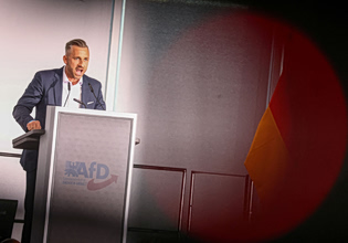 Δημοσκόπηση: Πρώτη η Ακροδεξιά στη Γερμανία, δυσαρέσκεια για τα μέτρα του Φρίντριχ Μερτς