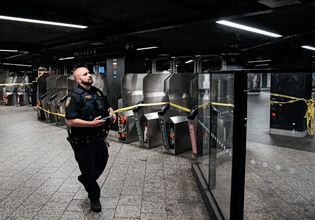 Νέας Υόρκη: Επίθεση με μαχαίρι στο μετρό – Τρεις τραυματίες, νεκρός ο δράστης