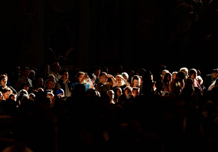 «Φτάνει με την προσωπική ειδωλολατρία και την ειδωλολατρία του χρήματος», ειπε ο Πάπας Λέων