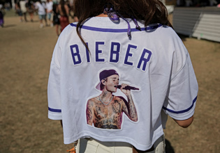 Στην «πυρά» ο Τζάστιν Μπίμπερ για το live του στο Coachella