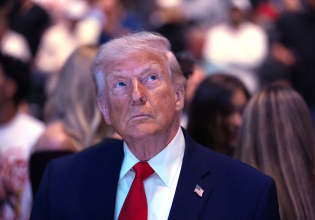 Ο Τραμπ διέγραψε την ανάρτηση με την AI εικόνα του ως «Χριστού»