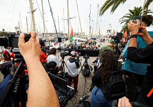 Σαράντα πλοία με φιλοπαλαιστίνιους ακτιβιστές απέπλευσαν από τη Βαρκελώνη για τη Γάζα