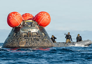 Μέσα στην πυρόσφαιρα – Τι είδαν οι αστροναύτες του Artemis καθώς έπεφταν σαν μετέωρο στη Γη