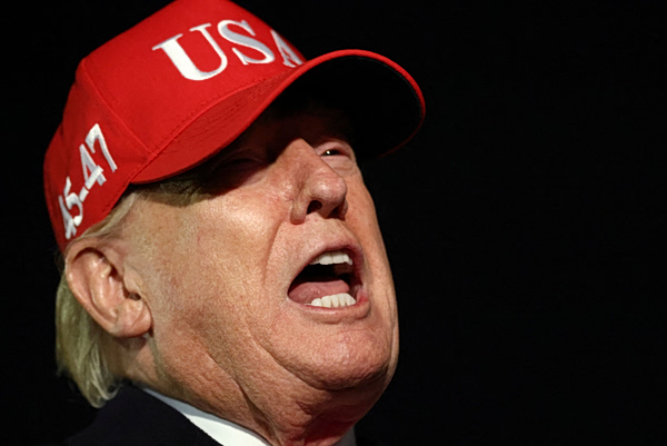 Τραμπ: Το Ιράν θέλει απεγνωσμένα να κάνει συμφωνία – Χωρίς συμφωνία, οι εξελίξεις δεν θα είναι ευχάριστες