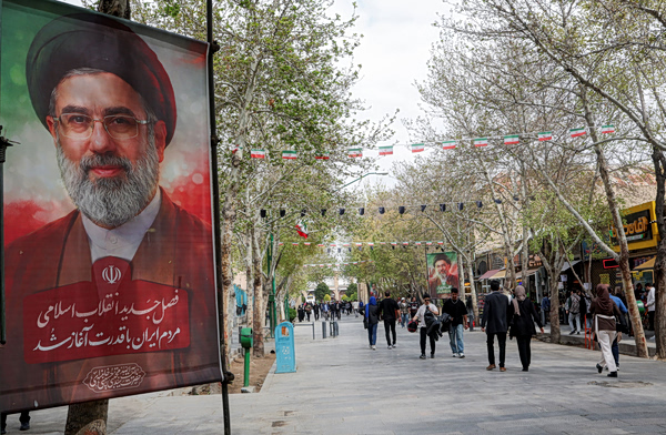 «Επανεμφάνιση» Μοτζτάμπα Χαμενεΐ: Θα υποχρεώσουμε τους εχθρούς μας να πέσουν στα γόνατα