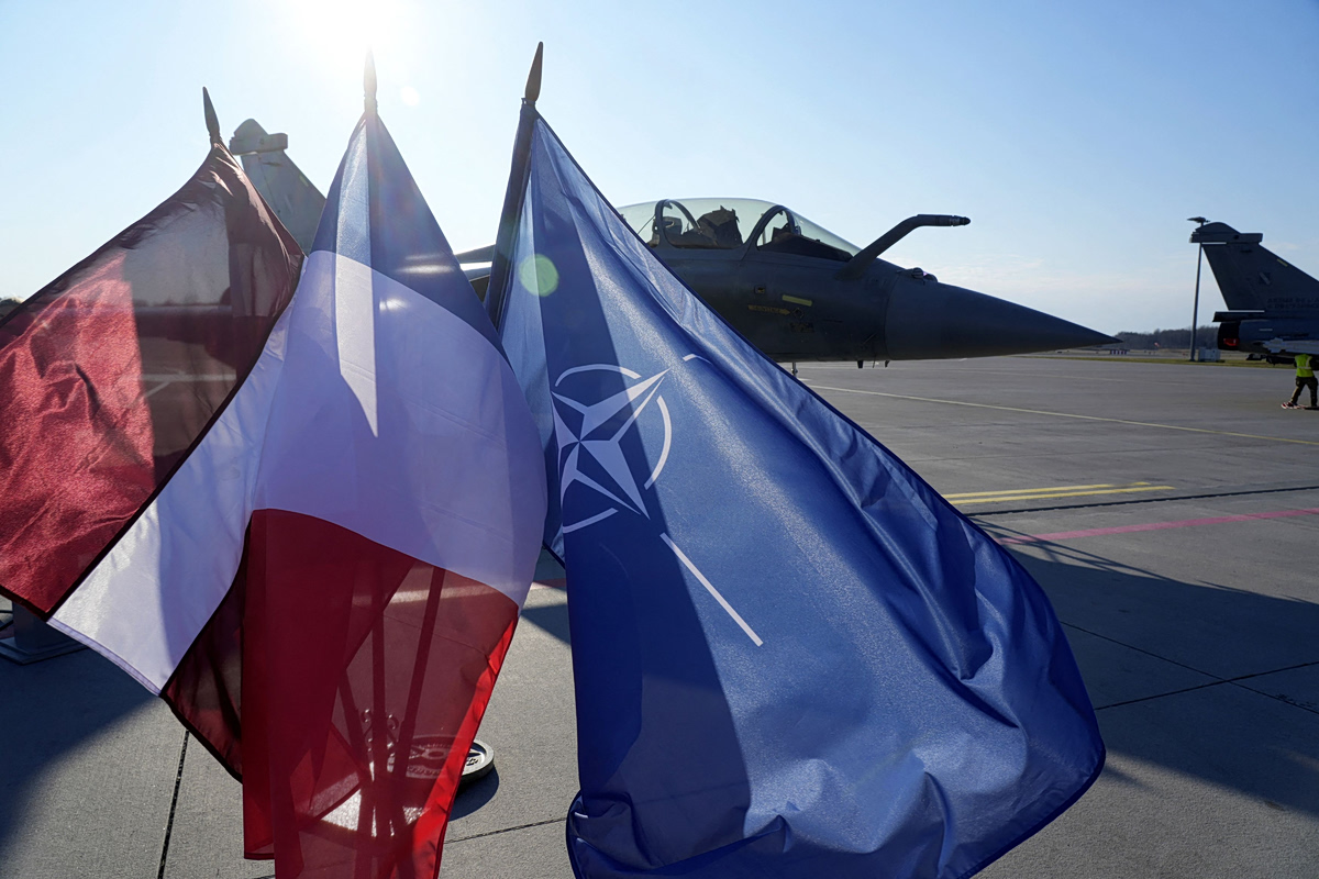 WSJ: Η Ευρώπη επιταχύνει το εφεδρικό σχέδιο για «ευρωπαϊκό ΝΑΤΟ» σε περίπτωση αποχώρησης των ΗΠΑ