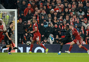 Λίβερπουλ – Παρί Σεν Ζερμέν 0-2: Σούπερ Ντεμπελέ και μεγάλη πρόκριση για τους πρωταθλητές Ευρώπης