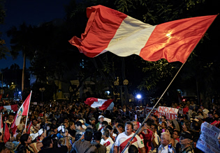 Εκλογές στο Περού: Καταγγελίες για νοθεία ανεβάζουν την ένταση