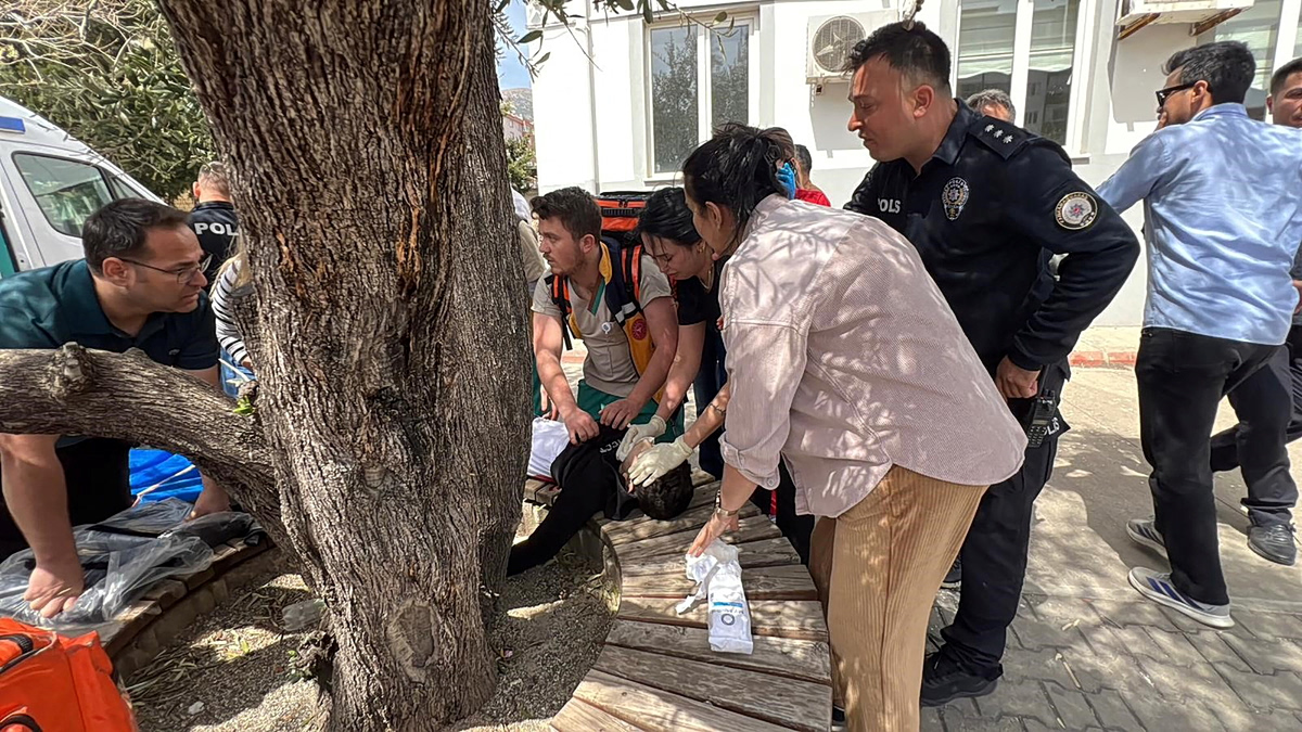 Τουρκία: «Ζω γιατί η σφαίρα χτύπησε φίλη μου που ήταν μπροστά» – Νωπός ο εφιάλτης από την επίθεση σε σχολείο