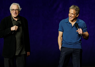 Χόλιγουντ: Διάσημοι ηθοποιοί αντιδρούν στη συγχώνευση Paramount – Warner Bros