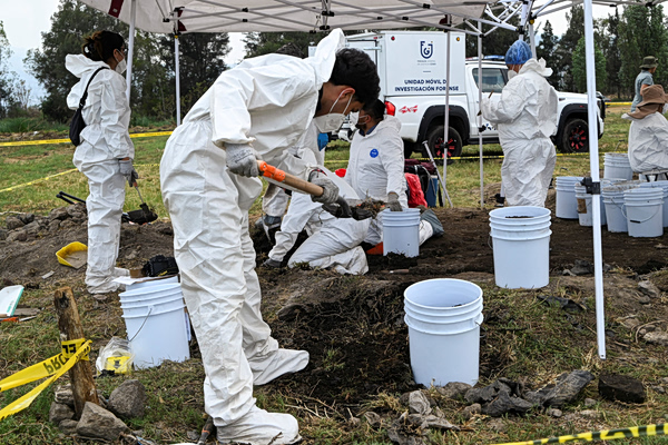 Φρίκη στο Μεξικό: Βρήκαν πάνω από 1.000 θραύσματα οστών σε λίμνη