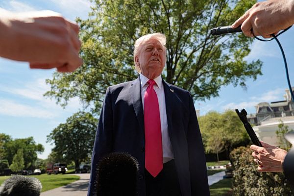 Δοκιμάζοντας τις αντοχές της χριστιανικής Δεξιάς – Η αλλοπρόσαλλη συμπεριφορά του Τραμπ δημιουργεί προβλήματα