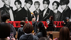 Νότια Κορέα: Γιατί κατηγορείται ο μεγιστάνας πίσω από τους K-Pop θρύλους, BTS;