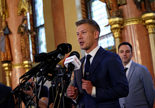 Ουγγαρία: Ο νεοεκλεγείς πρωθυπουργός Πέτερ Μαγιάρ υπονοεί ότι ο Νετανιάχου θα συλληφθεί εάν πάει στη χώρα