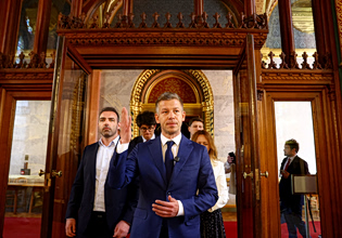 Πέτερ Μαγιάρ: Αντιμέτωπος με το «βαθύ κράτος» του Όρμπαν