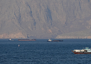 WSJ: Ο αμερικανικός στρατός ετοιμάζεται να επιβιβαστεί σε πλοία που συνδέονται με το Ιράν