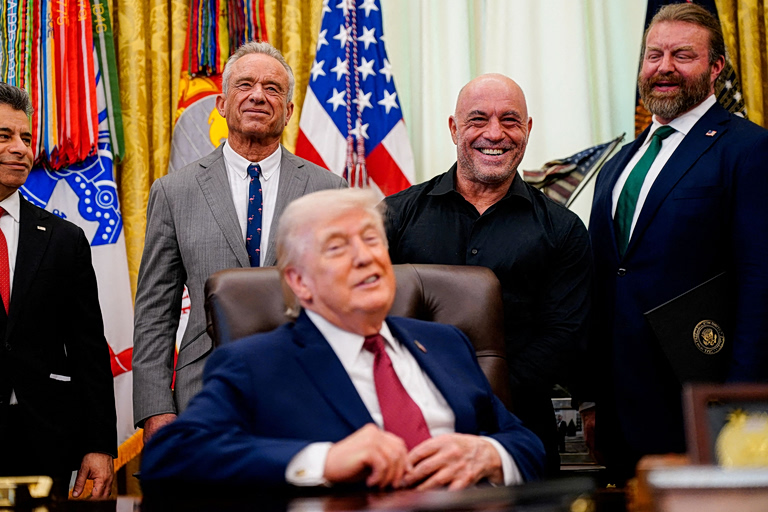 Τραμπ: Δασμοί, Βενεζουέλα, Ιράν – Τα ύποπτα στοιχήματα στις αγορές πριν από κρίσιμες ανακοινώσεις