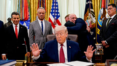 Ο πόλεμος στο Ιράν αποκάλυψε το αδύναμο σημείο του Τραμπ: την οικονομία