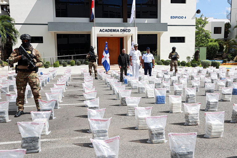 Κατασχέθηκαν έπειτα από καταδίωξη 1,6 τόνοι κοκαΐνης ανοιχτά της Δομινικανής Δημοκρατίας