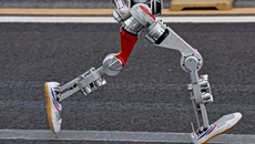 Πεκίνο: Ανθρωποειδές ρομπότ κατέρριψε το ανθρώπινο παγκόσμιο ρεκόρ σε ημιμαραθώνιο