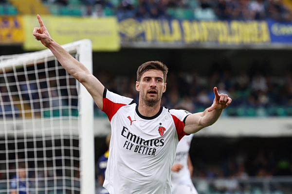 Βερόνα-Μίλαν 0-1: Οι ροσονέρι προσπέρασαν τη Νάπολι και είναι 2οι – Αγκαλιά με θέση για το Champions League