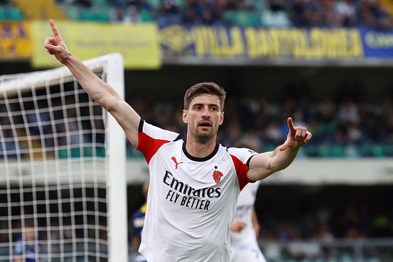 Βερόνα-Μίλαν 0-1: Οι ροσονέρι προσπέρασαν τη Νάπολι και είναι 2οι - Αγκαλιά με θέση για το Champions League