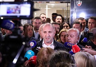 Εκλογές Βουλγαρία: Πολύ κοντά στην αυτοδυναμία ο Ρούμεν Ράντεφ