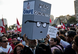 Περού: Περισσότεροι από 3.000 διαδηλωτές καταγγέλλουν «νοθεία» στις προεδρικές εκλογές