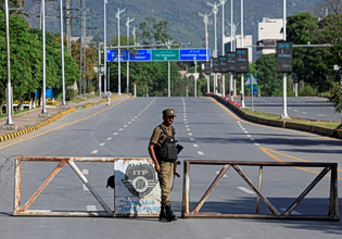 Καθοδόν για το Ισλαμαμπάντ ο Βανς, επικεφαλής των διαπραγματευτών των ΗΠΑ – Θολό το τοπίο σχετικά με τις συνομιλίες