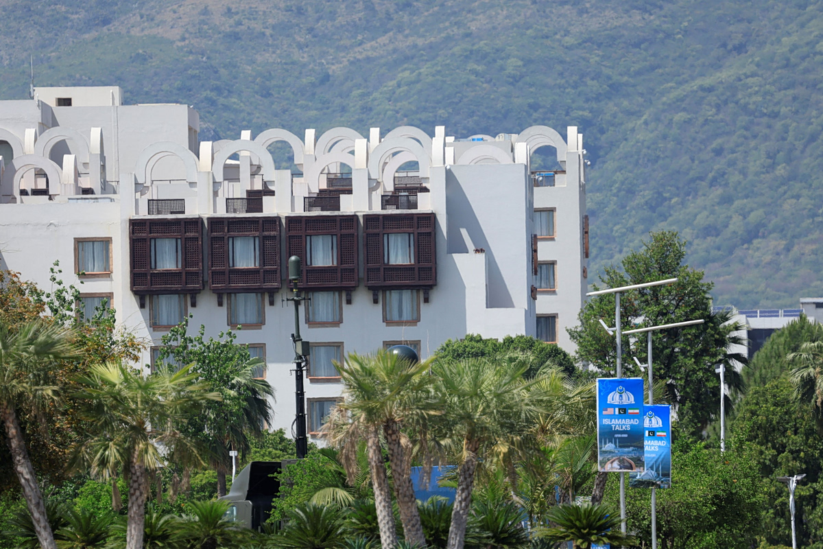 Εμπόδιο στη συνέχιση των συνομιλιών η στάση των ΗΠΑ, λέει το Ιράν – Στο Πακιστάν αναμένεται σήμερα ο Βανς