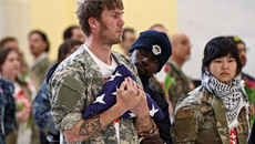 ΗΠΑ: Βετεράνοι του αμερικανικού στρατού διαδηλώνουν ενάντια στον πόλεμο στο Ιράν – Πάνω από 60 συλλήψεις