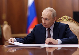 Το ποσοστό δημοφιλίας του Πούτιν πέφτει στο χαμηλότερο επίπεδο από πριν τον πόλεμο στην Ουκρανία