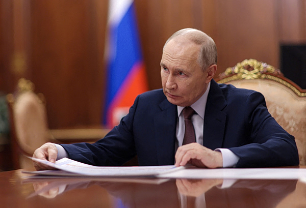 Το ποσοστό δημοφιλίας του Πούτιν πέφτει στο χαμηλότερο επίπεδο από πριν τον πόλεμο στην Ουκρανία