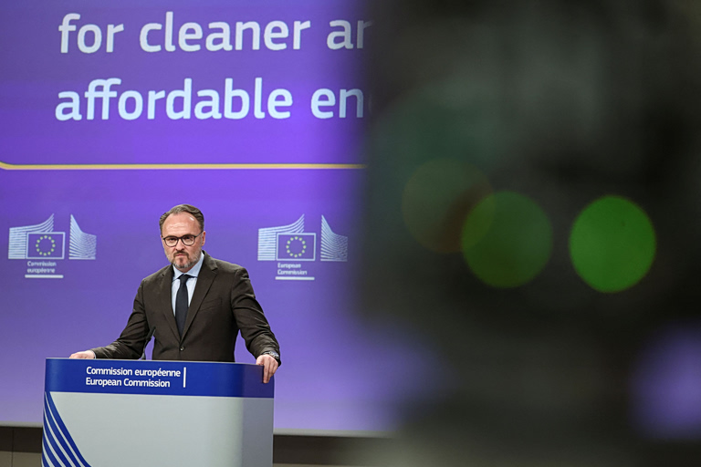 ΕΕ: Σχεδιάζει «προσωρινή» μείωση φόρων στην ηλεκτρική ενέργεια για να προστατεύσει τα νοικοκυριά