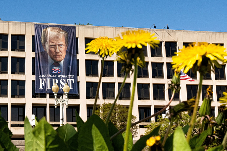 ΗΠΑ: Οι Δημοκρατικοί κέρδισαν δημοψήφισμα για τον εκλογικό χάρτη στη Βιρτζίνια – Νοθεία καταγγέλλει ο Τραμπ