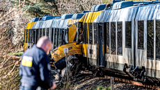 Μετωπική σύγκρουση τρένων στη Δανία – Τραυματίστηκαν αρκετά άτομα