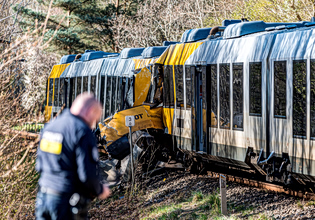 Μετωπική σύγκρουση τρένων στη Δανία – Τραυματίστηκαν αρκετά άτομα