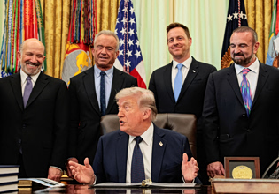 Το ιστορικό των προθεσμιών και των απειλών του Τραμπ για το Ιράν