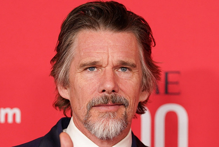 Όλα καλά – Ο Ίθαν Χοκ εγκρίνει τον γαμπρό του