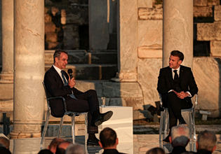 Live: Στην Αθήνα ο Εμανουέλ Μακρόν – Ποιους θα δει