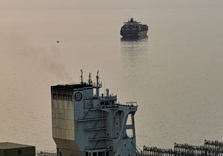 Στενά του Ορμούζ: Οι 60 ημέρες που τρομάζουν τις αγορές – Έρχεται θερμό καλοκαίρι