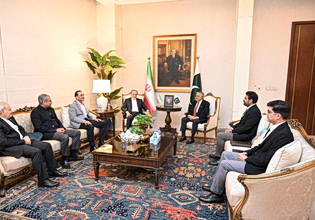 «Συγκρατημένα αισιόδοξο» δηλώνει το Πακιστάν για τις συνομιλίες – Στο Ισλαμαμπάντ ο Αραγτσί