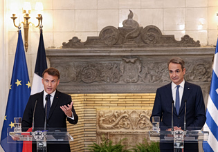 Μητσοτάκης σε Μακρόν: Η κορωνίδα των συμφωνιών Ελλάδας – Γαλλίας είναι οι δεσμεύσεις αμοιβαίας συνδρομής