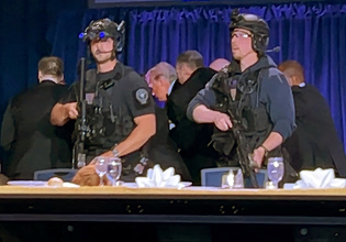 ΗΠΑ: «Οι πυροβολισμοί ήταν τόσο δυνατοί»: Ο τρόμος στο δείπνο Τραμπ και τα ερωτήματα για τα κενά ασφαλείας